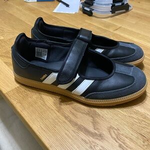 ADIDAS
WOMEN'S SAMBA MARY-JANE SNEAKERS IN BLACK/WHITE worn once only